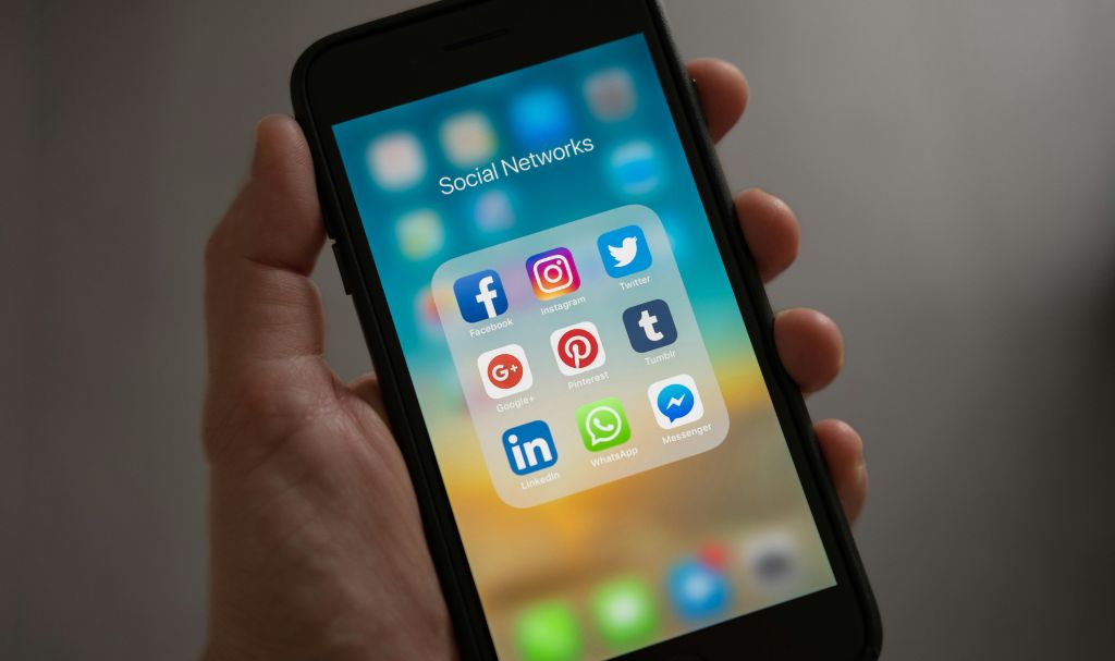 Build a relationship with Pet Parents on social media